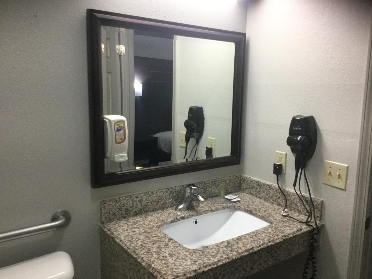 Muskogee Inn And Suites Екстериор снимка