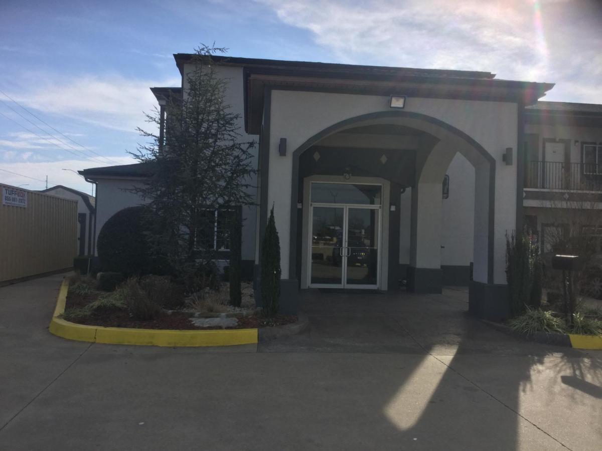 Muskogee Inn And Suites Екстериор снимка